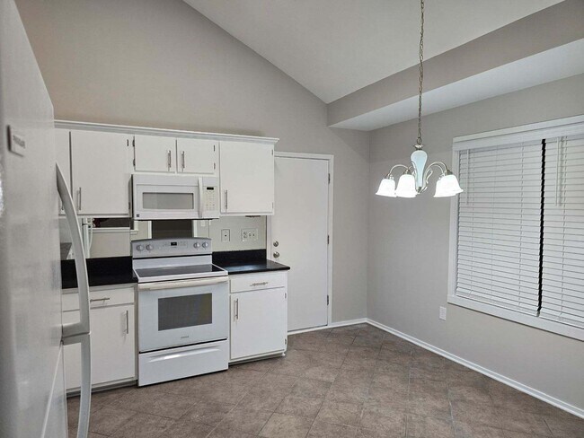 Building Photo - 1739 River Front Dr