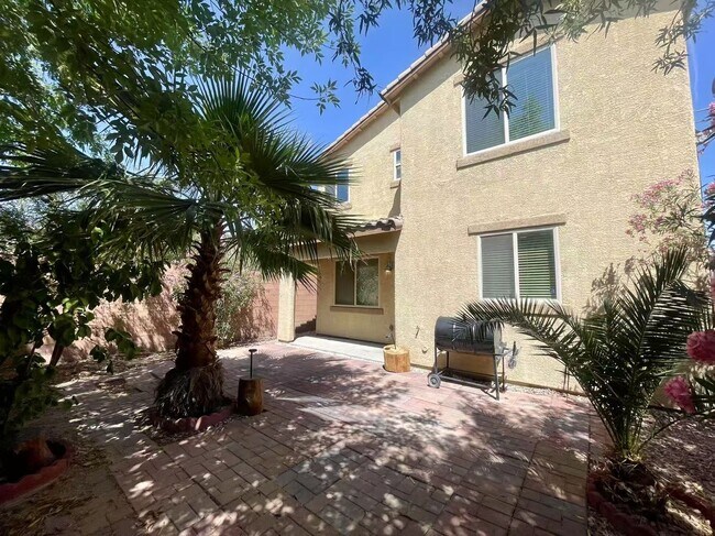 Building Photo - LOVELY 2 STORY HOME