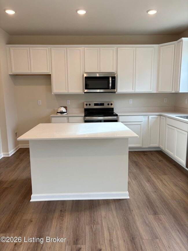 Building Photo - 2013 Lyndon Green Cir