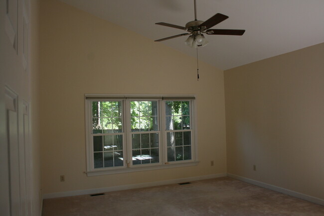 Building Photo - 402 Birkdale Ct