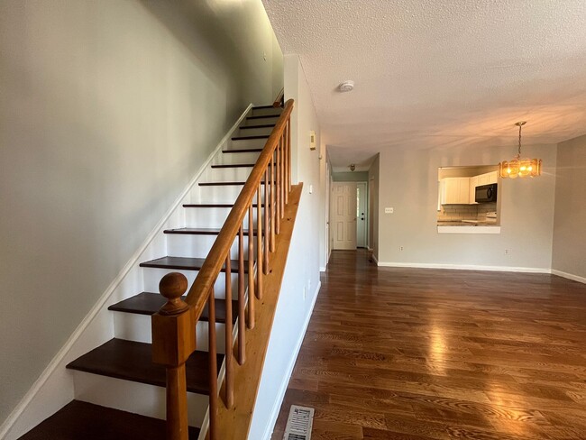 Building Photo - 2 Bed/ 1 Bath- Renovated Duplex Condo W/ G...