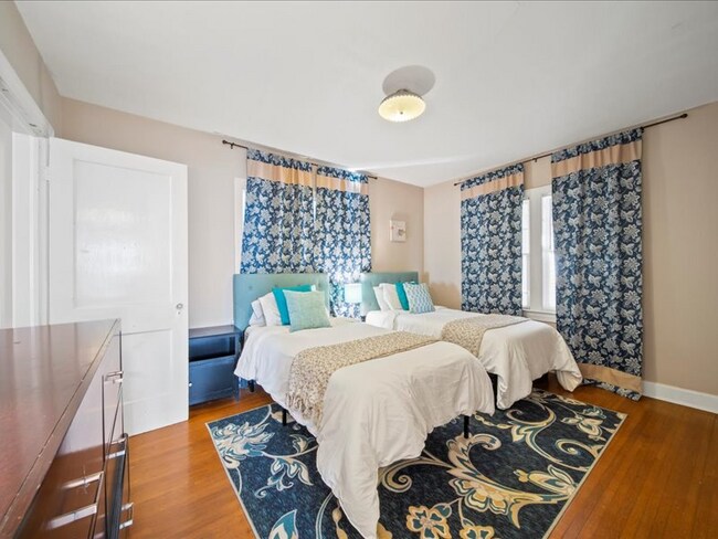 Building Photo - 3701 S Richmond Ave