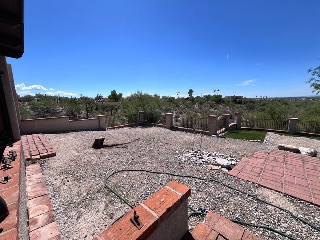 Building Photo - Catalina Foothills- 3 bedroom/ 3 bathroom ...