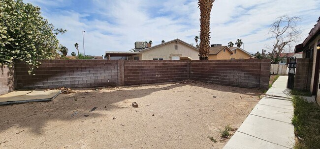 Building Photo - 3 Bedroom Single Story Townhome
