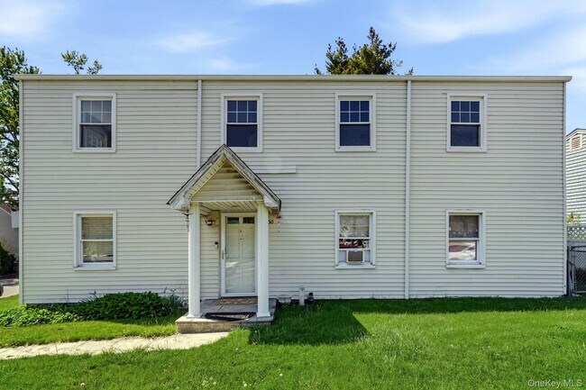 Building Photo - 250 S Ridge St