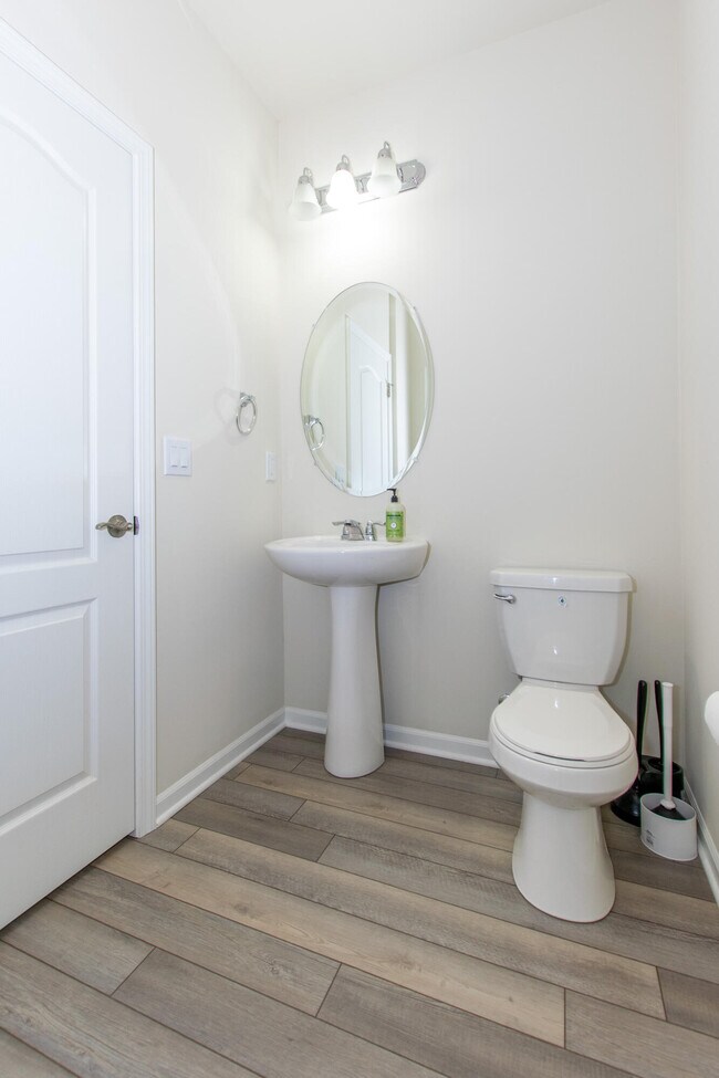 Building Photo - 717 Risdon Trail S