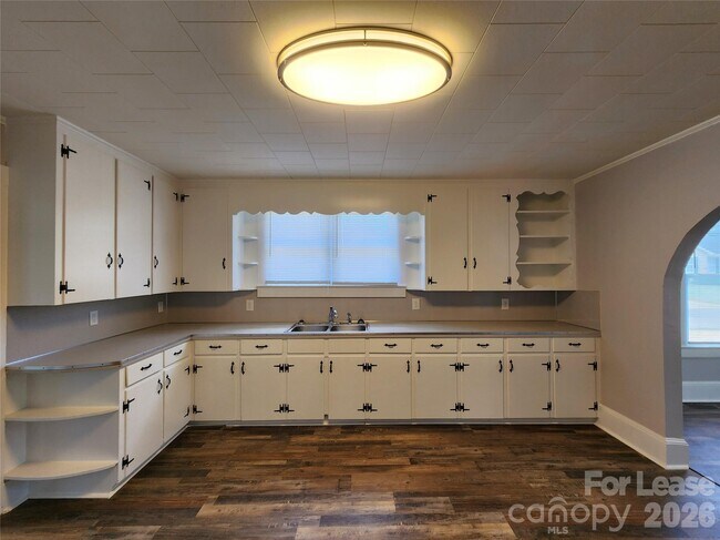 Building Photo - 127 Poplar St