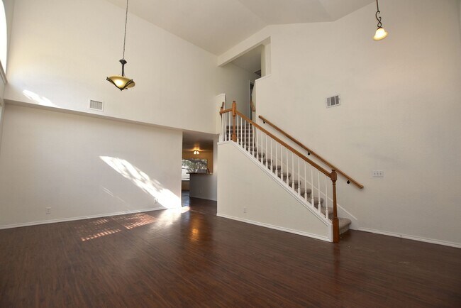 Building Photo - 4BR Cat Hollow Rental | Fenced Yard | Round Rock ISD