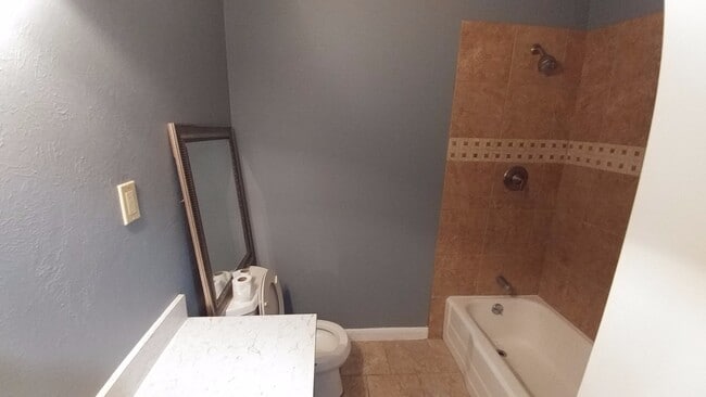 Building Photo - Experience the ultimate comfort of living in a 3-bedroom single-family home today!