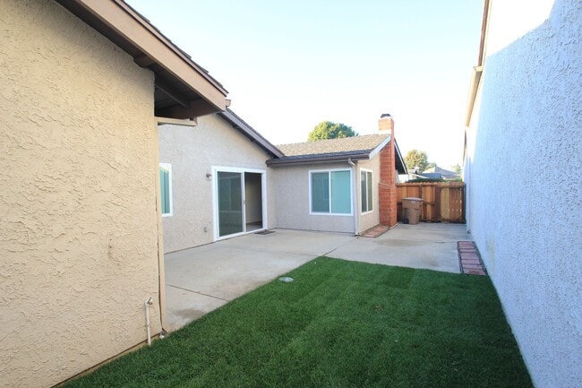 Building Photo - 6356 Swallow St