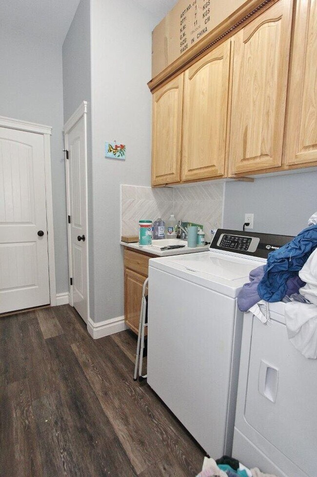 Building Photo - Immaculate Home Nestled in a Quiet Neighbo...