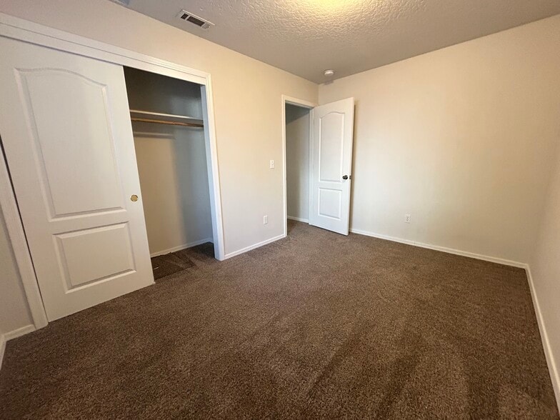 Building Photo - 12942 W Pinyon Ct