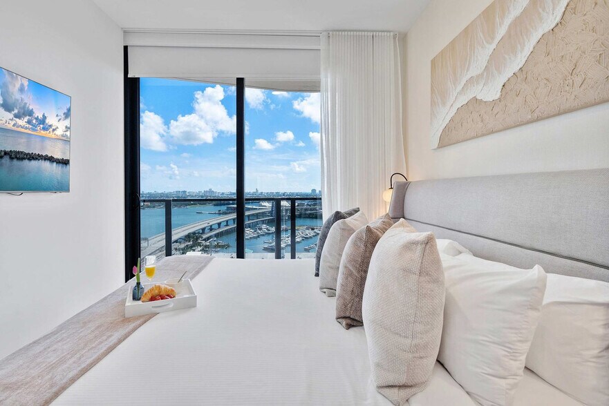 Building Photo - 398 NE 5th St