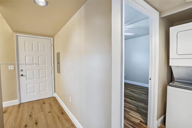 Building Photo - 1500 SW 131st Way
