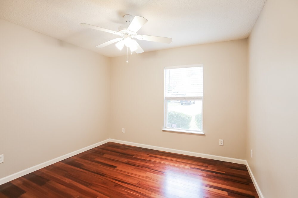 Building Photo - 1322 Dunns Lake Dr