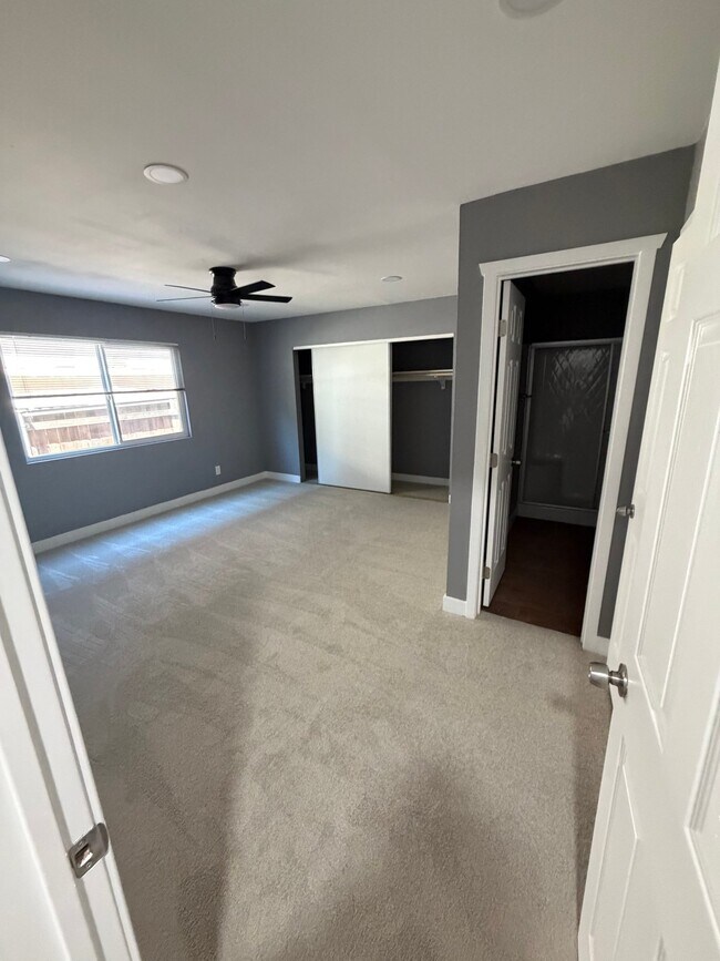 Building Photo - 2580 Hayes Dr