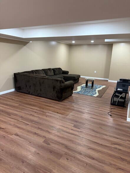 Building Photo - 352 Reserve Ln