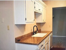 Building Photo - 4220 Kris Line Dr