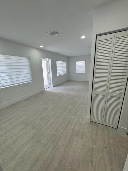 Building Photo - 1670 SW 11th Ter