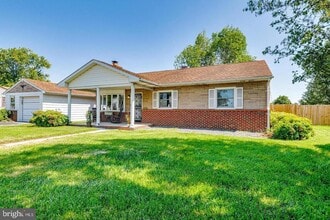 Building Photo - 5811 Larsen St