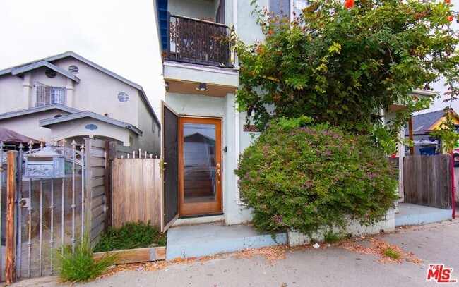 Building Photo - 8510 1/2 San Pedro St