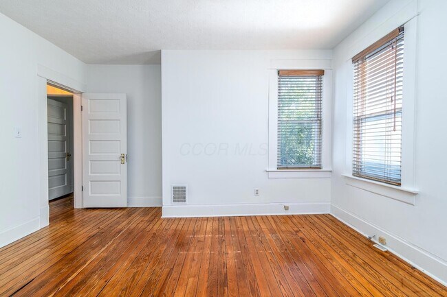 Building Photo - 483 Stanley Ave