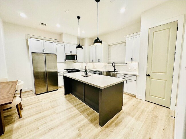 Building Photo - 2339 Eagle St