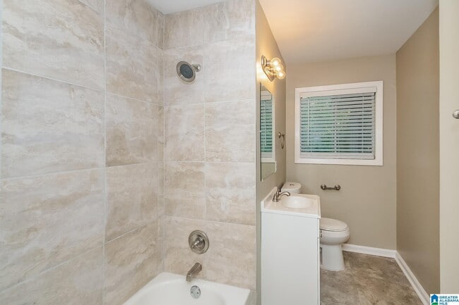 Building Photo - 1309 Lake Ln NE