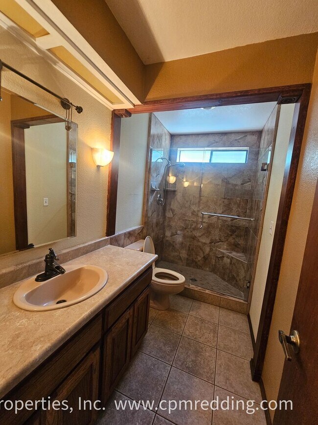 Building Photo - Stunning House with a Pool in West Redding Coming Available in August!