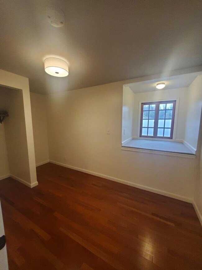 Building Photo - Newly remodeled with quality and comfort throughout.