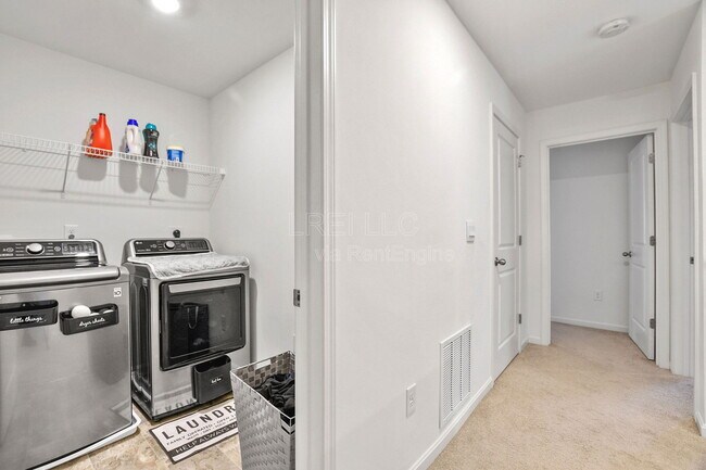 Building Photo - 8023 Cedar Mdws Ln