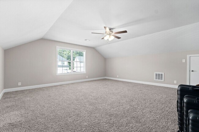 Building Photo - Pet Friendly Three Bedroom with Bonus!