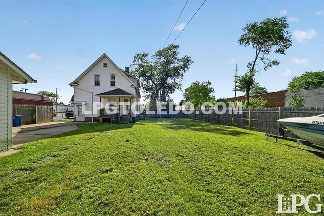 Building Photo - 3318 Stickney Ave