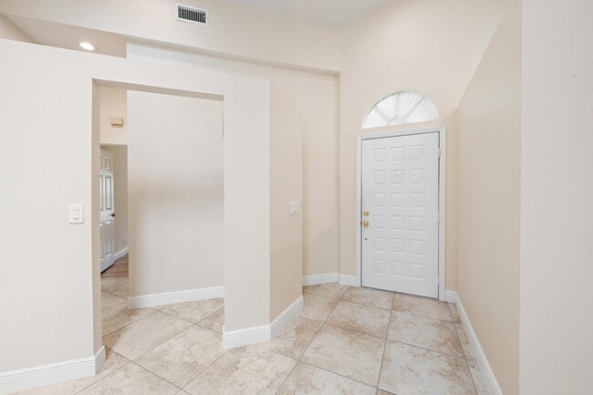 Building Photo - 1802 Rosewood Way