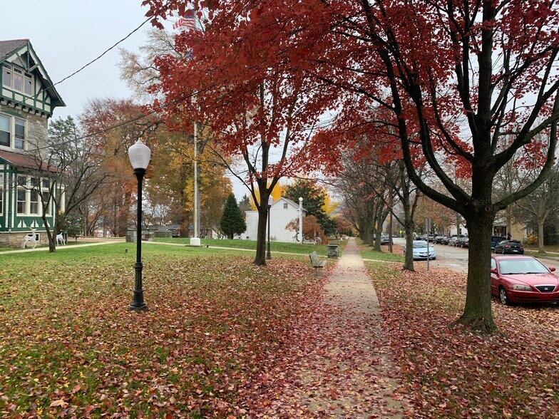 Building Photo - 520 Harry St