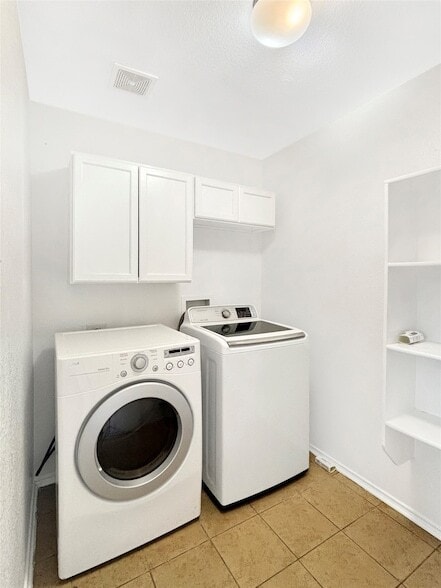 Building Photo - 1217 Caroline Dr