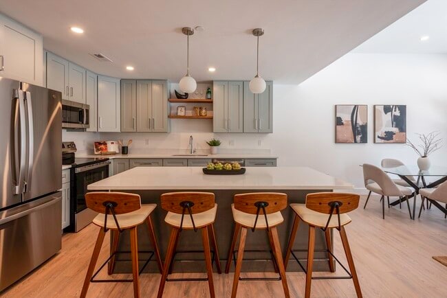 Building Photo - 1060 Main St