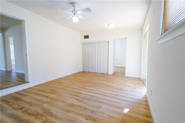 Building Photo - 5516 Joe Sayers Ave