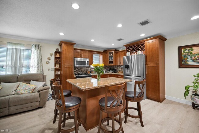 Primary Photo - 3 br, 2 bath Townhome - 6768 NW 182nd St A...