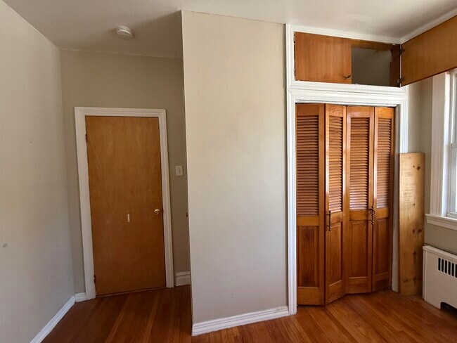 Building Photo - 360 Ege Ave