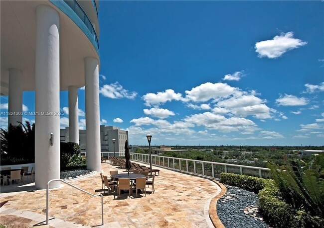Building Photo - 333 Las Olas Way