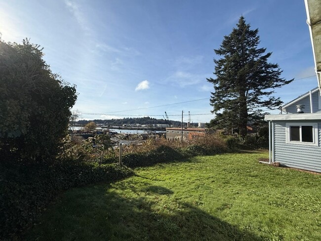 Building Photo - 490 5th Ave