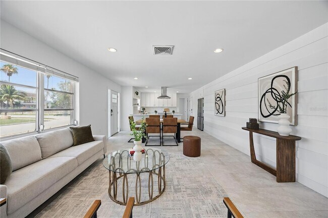 Building Photo - 3528 Casablanca Ave