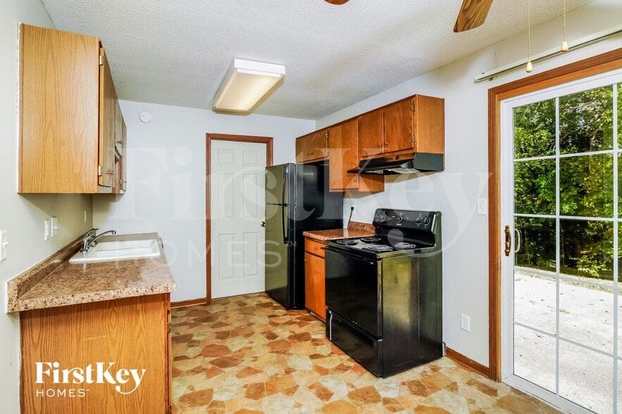 Building Photo - 8631 Pleasant Creek Ct