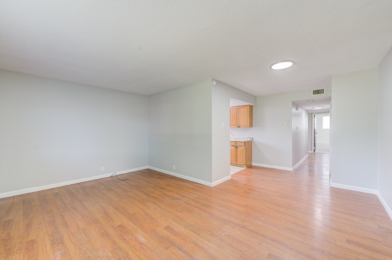 Building Photo - 10760 Tropic Dr