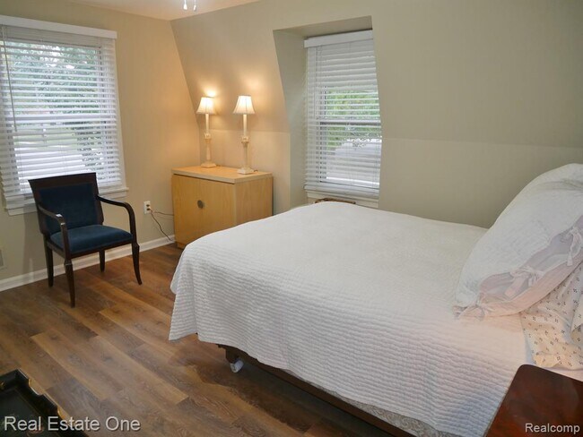 Building Photo - 2298 Browning St