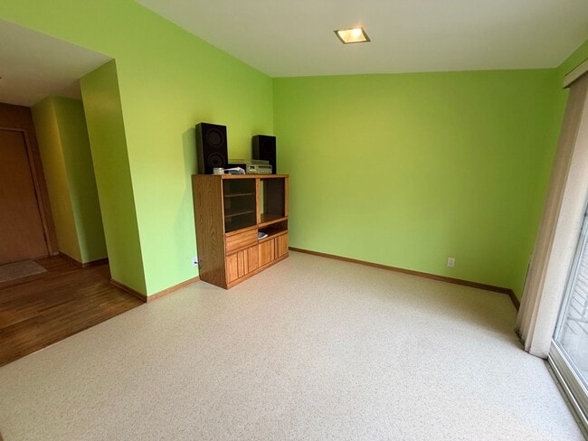 Building Photo - Country like setting! Spacious 3+ bed/ 1.5 bath house with garage, large yard, private deck and a...