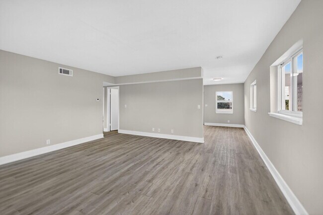 Building Photo - 624 Southwind Cir