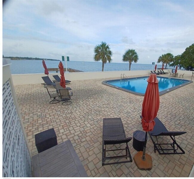 Building Photo - 7100 Sunshine Skyway Ln S
