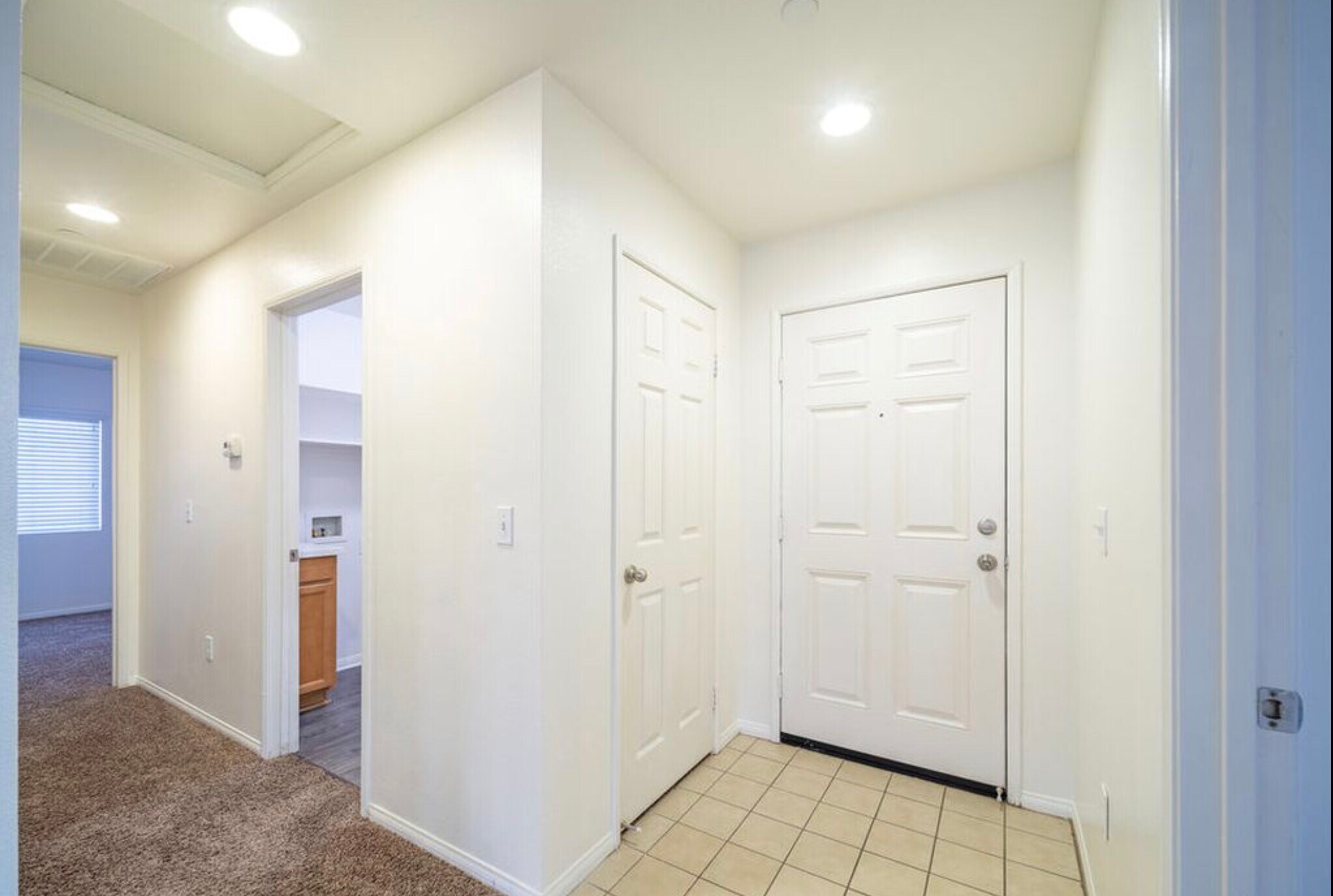 Building Photo - 1036 Playa del Norte